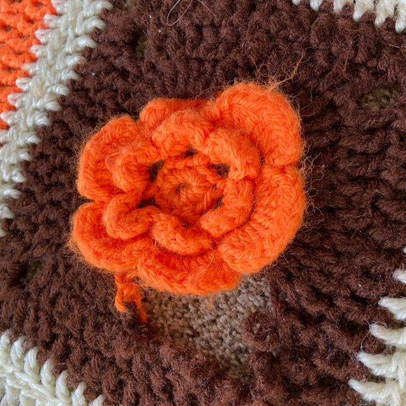 Vintage 70's Crochet Granny Square Afghan Raised 3D flower design Large Size - Picture 10 of 11